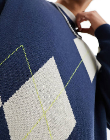 knitted relaxed jumper in argyle design in navy