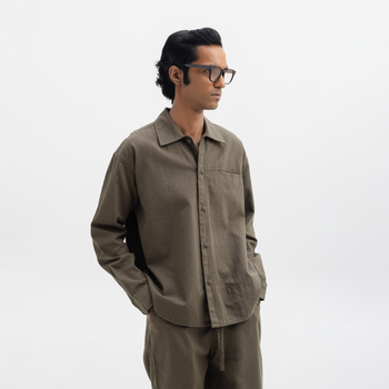 COTTON SPREAD COLLAR SHIRT