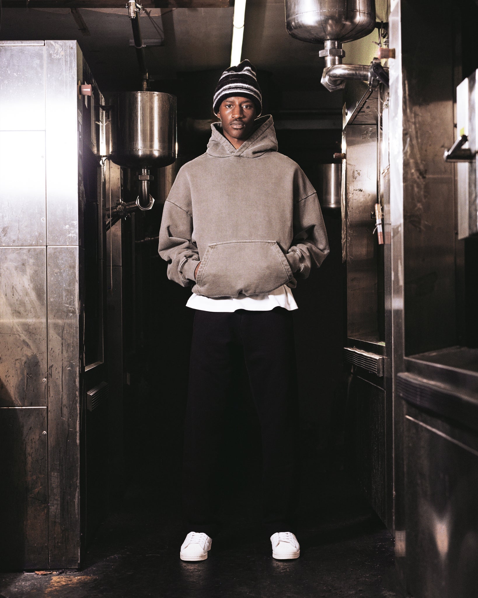 HEAVYWEIGHT HOODIE - VINTAGE GREY